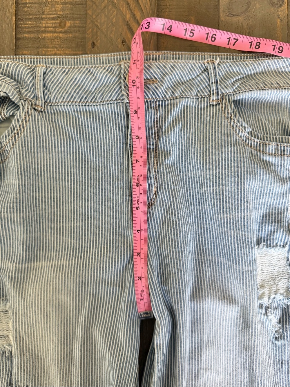 Democracy Distressed Blue White Pinstripe Denim Jeans Size 14 - Picture 9 of 12